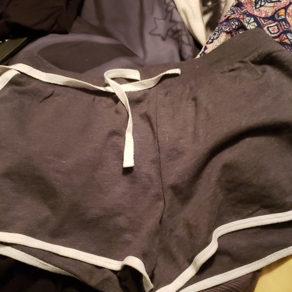 Shorts - Picture 2 of 3